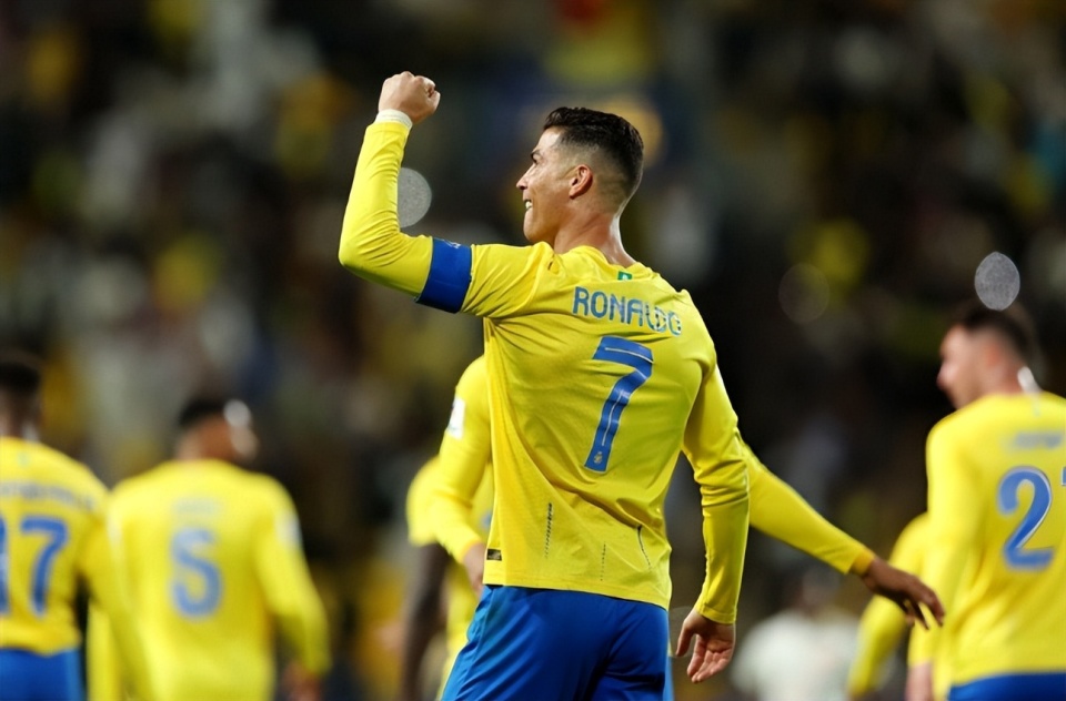 亚博包含C罗回归赛场，惊险取胜首场状态亮眼，RNG观众沸腾！的词条