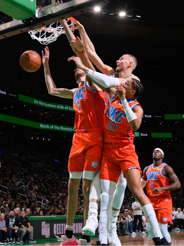 包含波士顿凯尔特人清晨迎来里程碑，志在NBA常规赛名次提升，态度坚定，赛程密集仍需轮换的词条