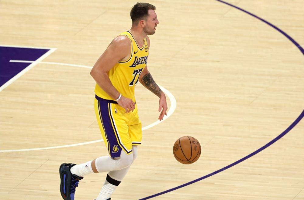 Yabo今晚体能课后；洛杉矶湖人手感冰凉备战欧联；信心回归；轮换策略成焦点的简单介绍